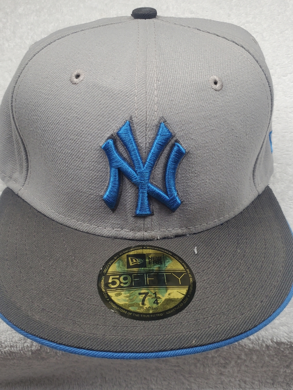 New Era 59FIFTY NY Yankees Fitted Cap 7 1/4 Gray Blue Logp